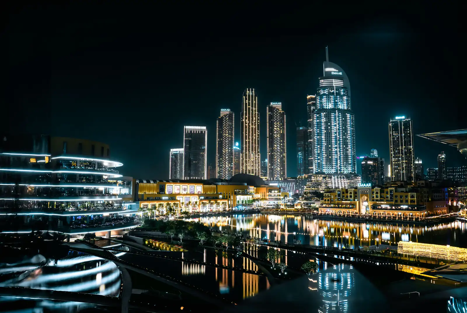 Signature électronique d’un contrat d’achat immobilier à Dubaï depuis la Suisse